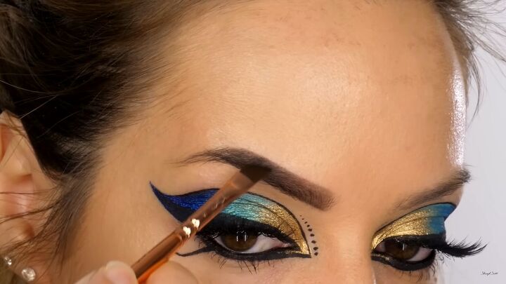 cleopatra halloween makeup, Filling in brows