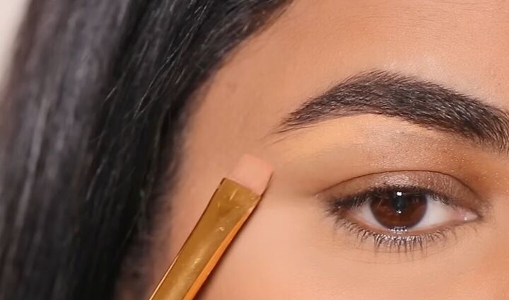 how to do inner corner eyeliner, Applying concealer