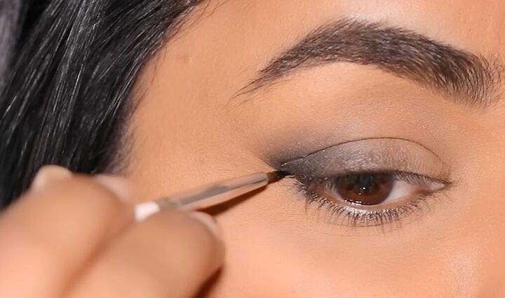 how to do inner corner eyeliner, Applying eyeliner