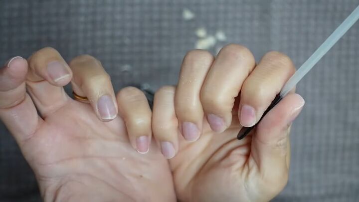 cute fall manicures, Inspecting nails