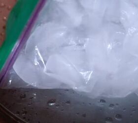 Pour ice in a Ziploc bag to make this useful gift idea that smells SO heavenly!