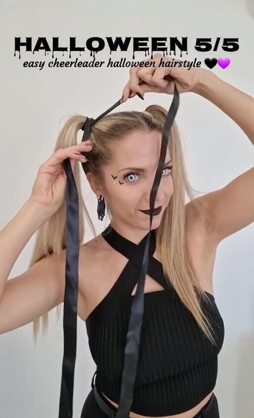 save this spooky hairstyle for halloween, Tying ribbon