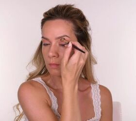 glowy makeup, Applying bronzer to eye socket