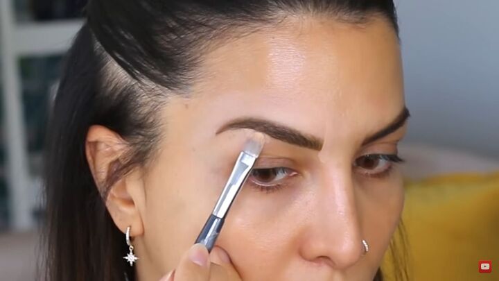 beginner makeup brush guide, Applying concealer