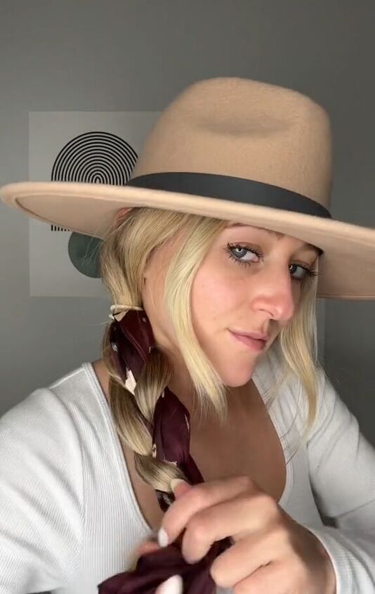 this fall hairstyle is perfect for people who love hats, Braiding hair