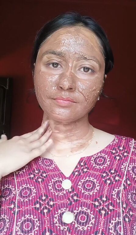 diy chocolate facial, Applying DIY chocolate facial