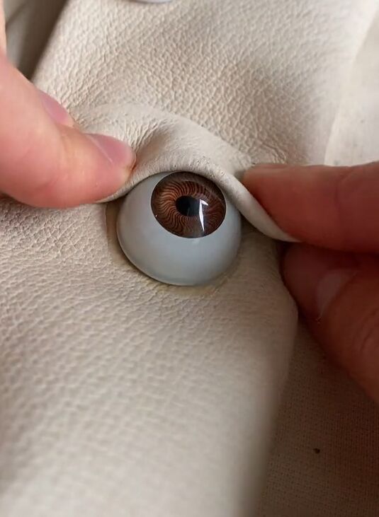 all eyes on this diy sleeve for halloween, Making eyelids