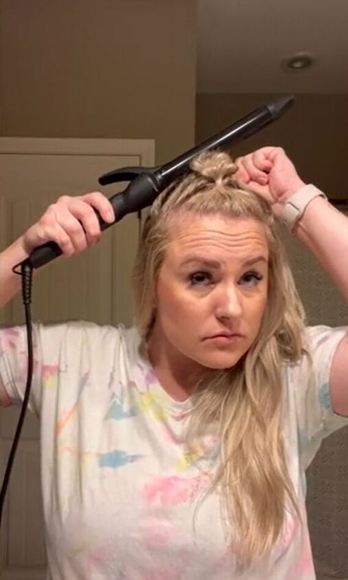 don t pull your hair getting rubber bands off do this instead, Holding curling iron on elastic