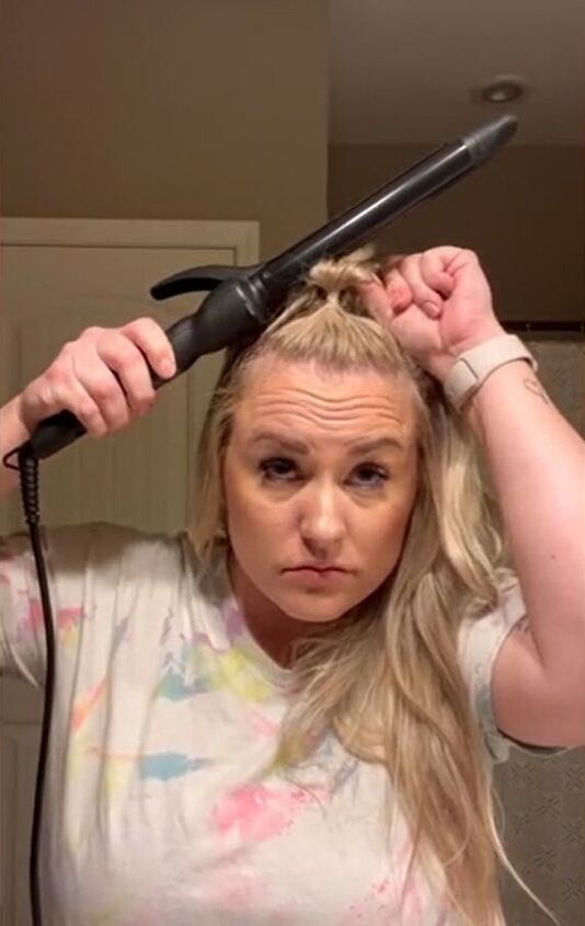 don t pull your hair getting rubber bands off do this instead, Holding curling iron on elastic