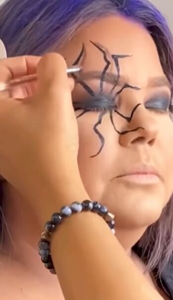 halloween spider web eye makeup, Adding shadow