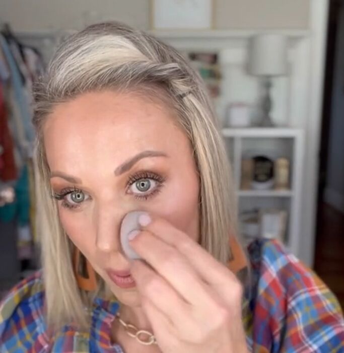 how i set my makeup, Adding setting powder