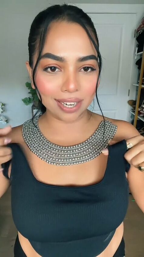 trying this viral necklace and tank top hack, Holding straps