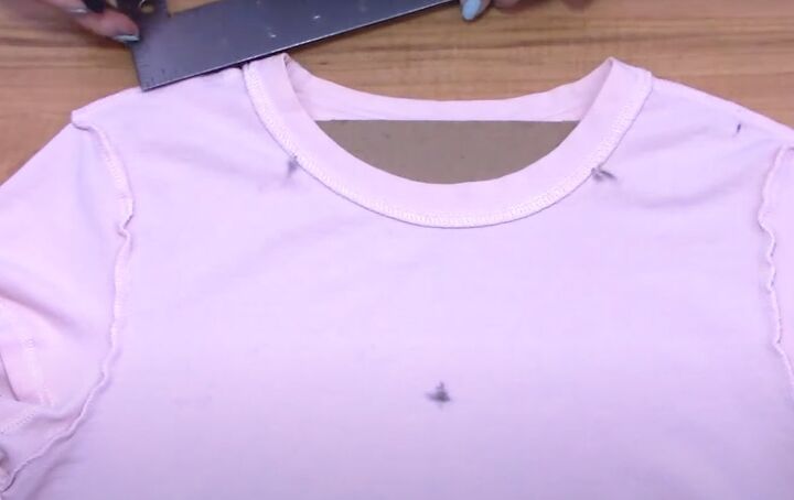 diy t shirt cutting ideas no sew, DIYing extended choker shirt