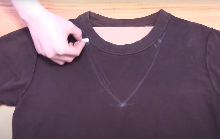 diy t shirt cutting ideas no sew, DIYing woven choker shirt