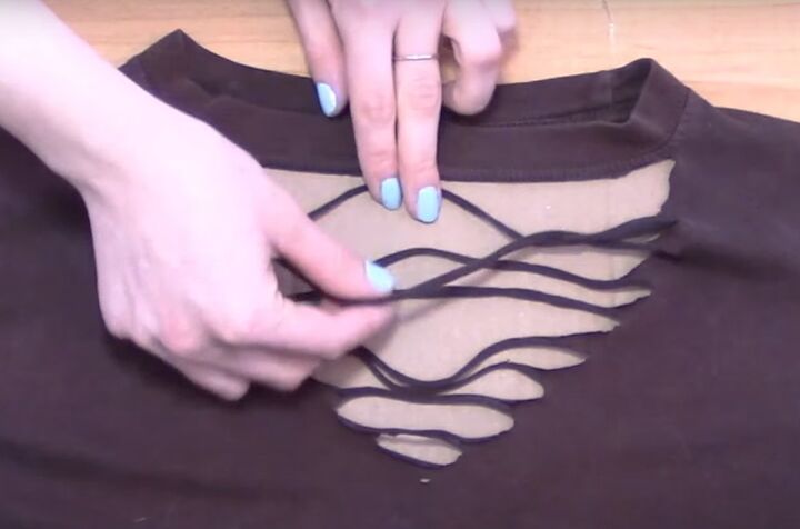diy t shirt cutting ideas no sew, DIYing woven choker shirt