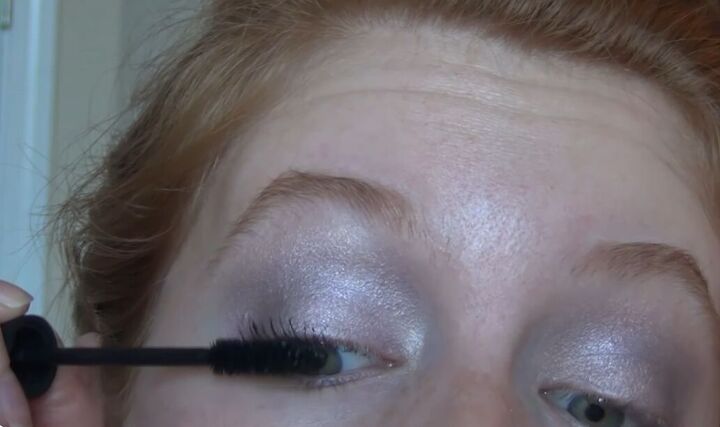 glitter purple eye makeup, Applying mascara