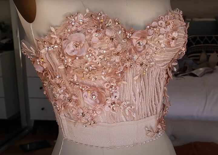 diy beaded bustier, Adding lace appliques