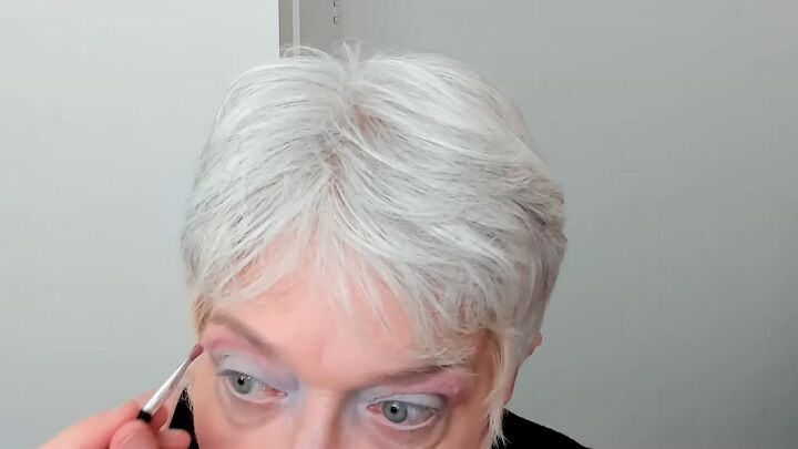 soft glam makeup look, Applying eyeshadow