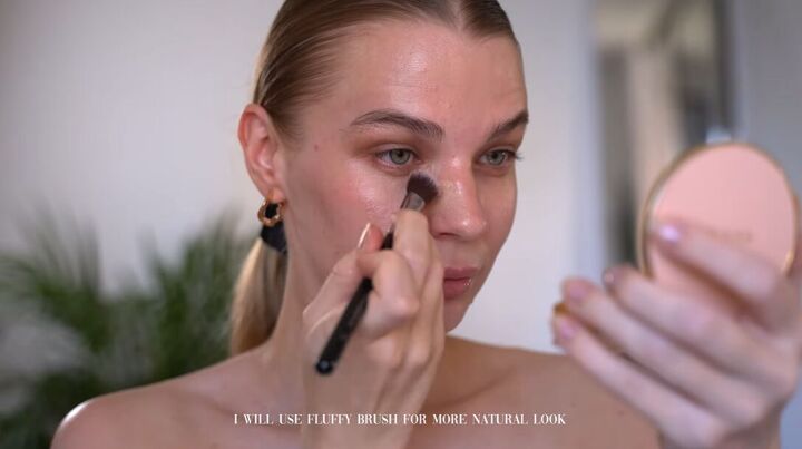 clean girl makeup tutorial, Applying foundation