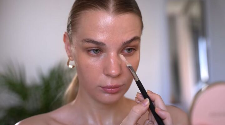 clean girl makeup tutorial, Applying concealer