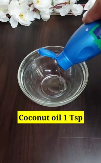 diy lip exfoliant to lighten lips, Adding coconut oil