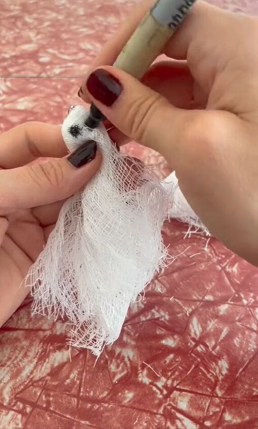 turn cheesecloth into these holiday earrings, Drawing eyes