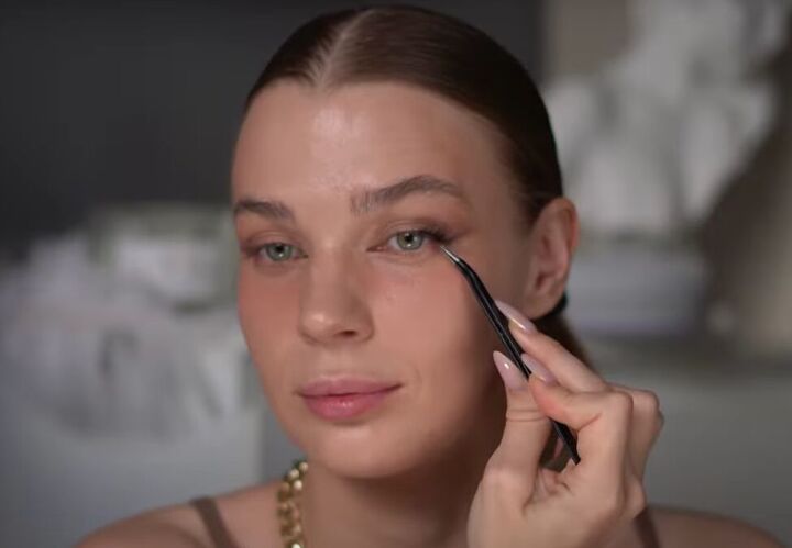 how to do makeup with freckles, Adding false eyelashes