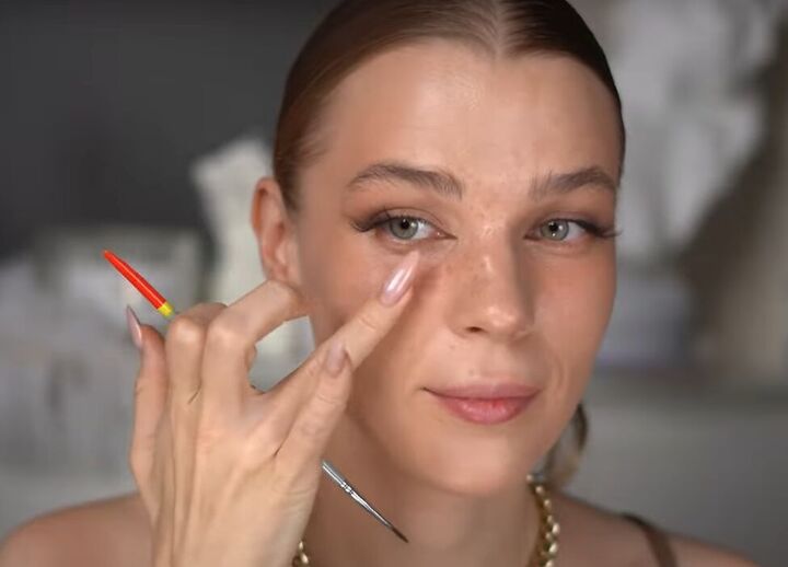 how to do makeup with freckles, Blending freckles