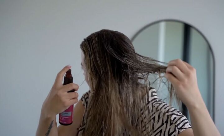 hair care routine steps, Applying leave in conditioner spray