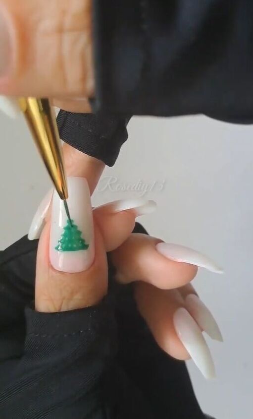 christmas tree nail art, Filling in spaces