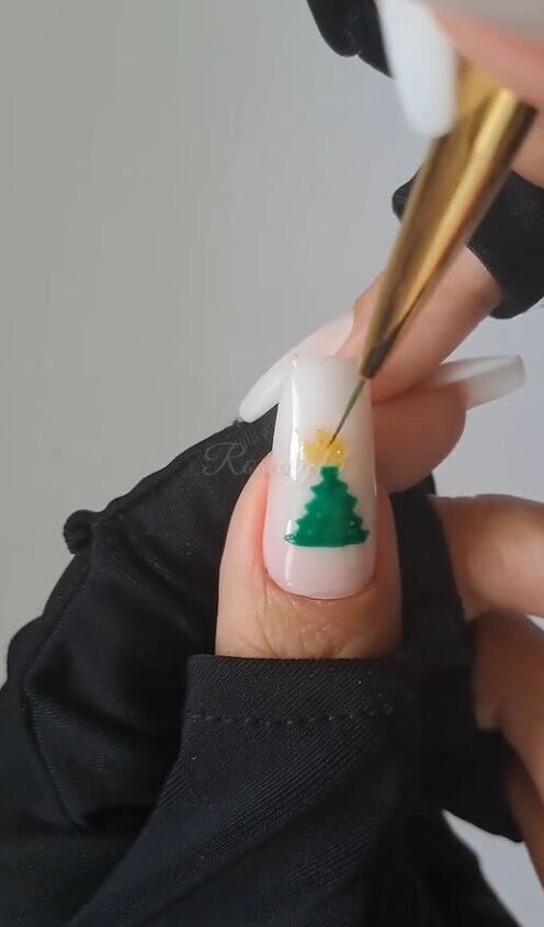 christmas tree nail art, Adding star