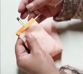 This might be the easiest way to make scrunchies we've ever seen (can't stop, won't stop!)