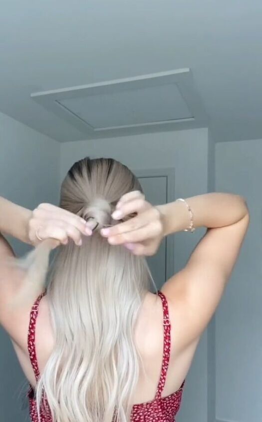 hair hack for getting this knotted look, Tying hair