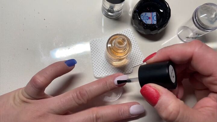 christmas sweater nails, Applying sticky base to nails