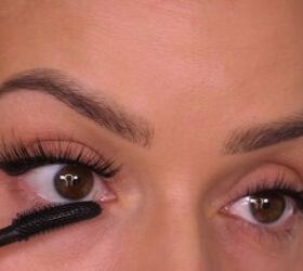 eyelash hacks, Applying mascara