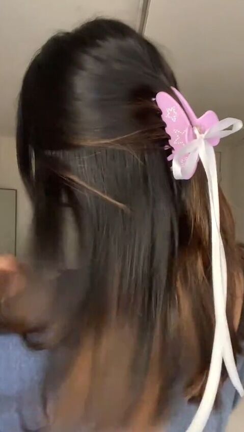 claw clip hack to keep up with the bow trend, Cute bow claw clip hairstyle