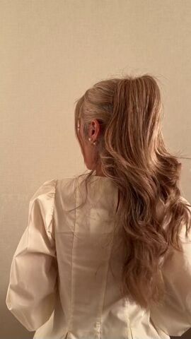 this updo gives your hair so much extra volume, Voluminous ponytail hairdo