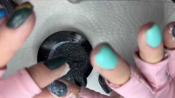 blue marble nails, Pressing glitter down