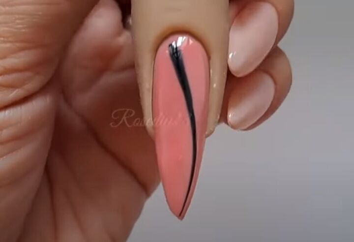 nail design hacks, Adding black line