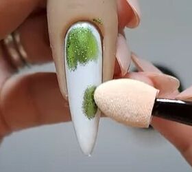 nail design hacks, Adding sparkle to nail