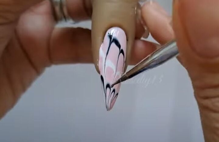 nail design hacks, Creating diagonal feathered swirls