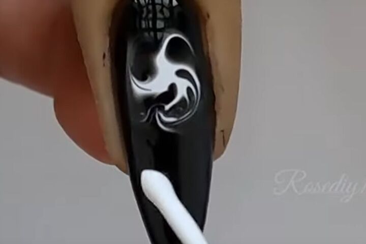 nail design hacks, Swirling polish
