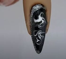 nail design hacks, Adding glitter