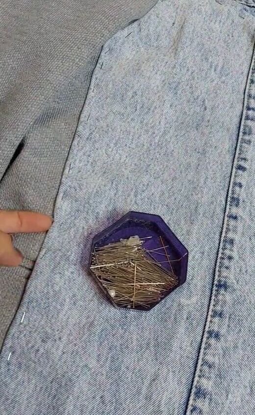 a unique way to upcycle a blazer, Pinning blazer