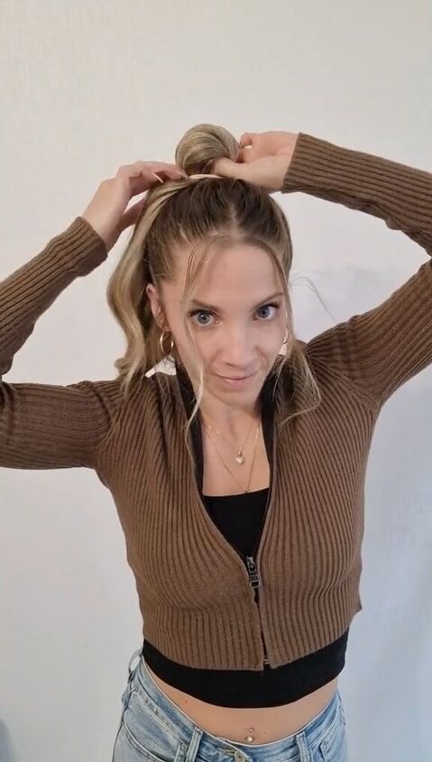 easy tutorial for a spiral bun look, Pulling hair back
