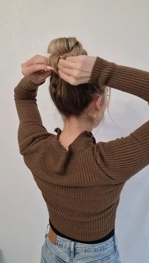 easy tutorial for a spiral bun look, Tucking hair