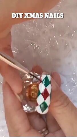 red white and green nails, Adding half diamonds