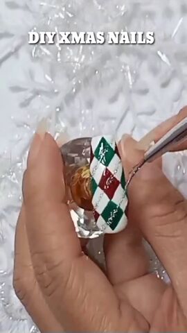 red white and green nails, Adding silver lines