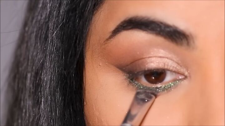 green and gold eye makeup, Adding eyeshadow