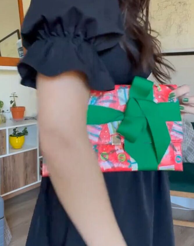 genius way to upcycle a purse with a christmas napkin, Genius way to upcycle a purse with a Christmas napkin